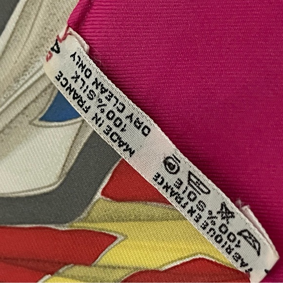 Hermès EN COURSE Silk Scarf. - Picture 10 of 16